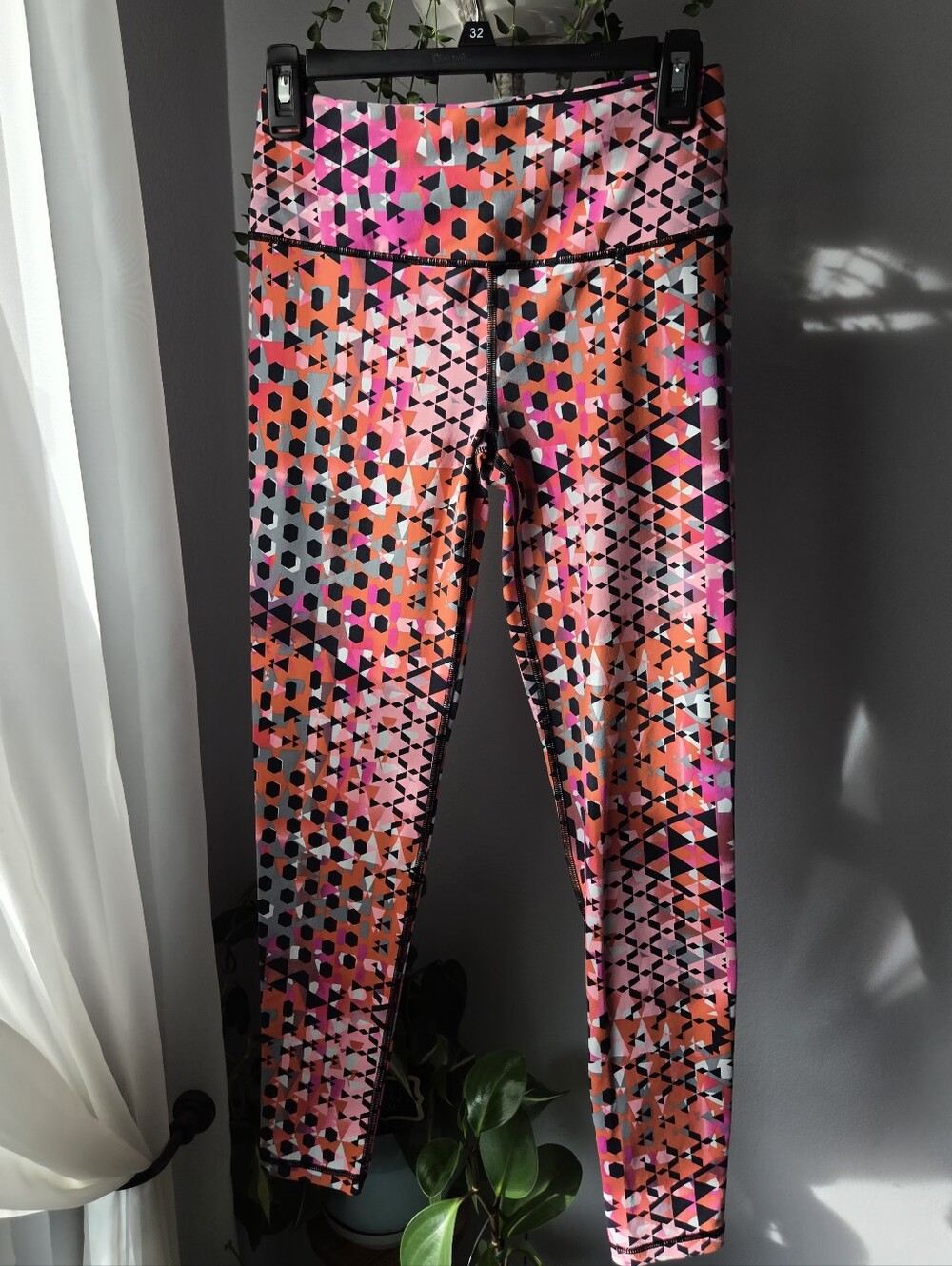 Victoria's Secret Sport Knockout Tight Geometric Pink Orange Leggings Size S